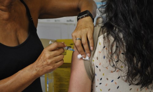 Pinheiral inicia vacinação contra Covid-19 com novo imunizante